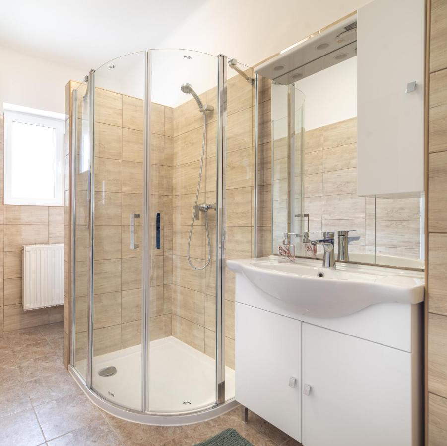 Topaz Apartmanhazak كيستاي المظهر الخارجي الصورة